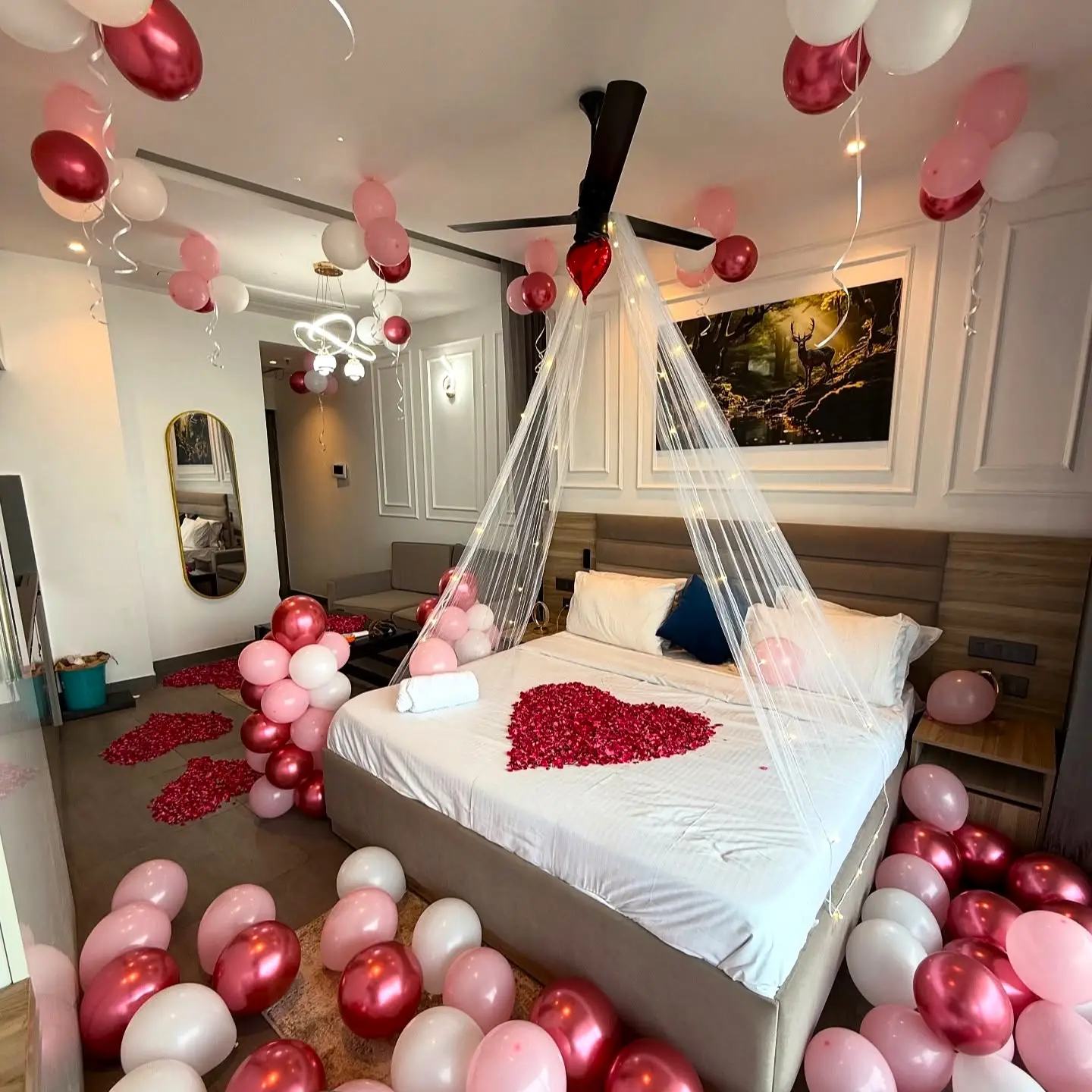Romantic Canopy Room Decor